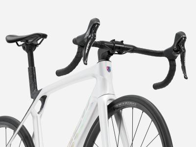 Trek Madone SL 5 M Gloss Crystal White/Matte Deep Smoke Produktbild 4